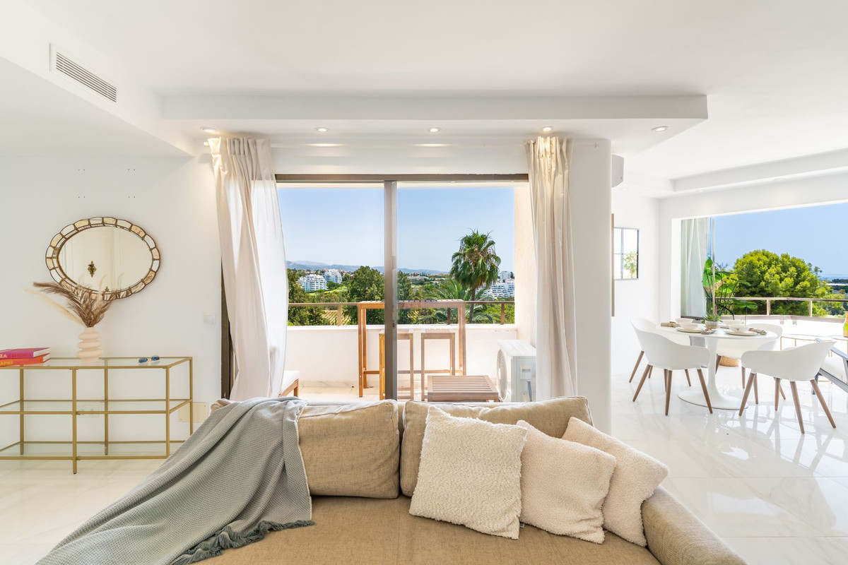 2 Bed Apartment for sale in Atalaya Costa Del Sol, Málaga, Spain