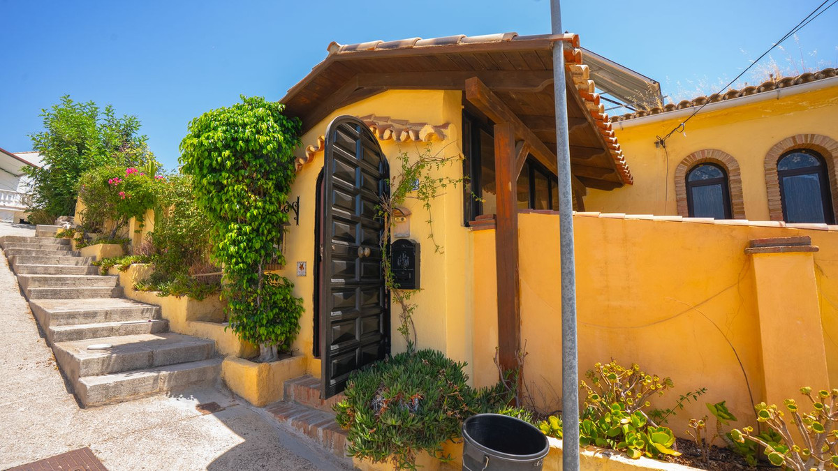 4 Bed Townhouse for sale in Torreblanca Costa Del Sol, Málaga, Spain