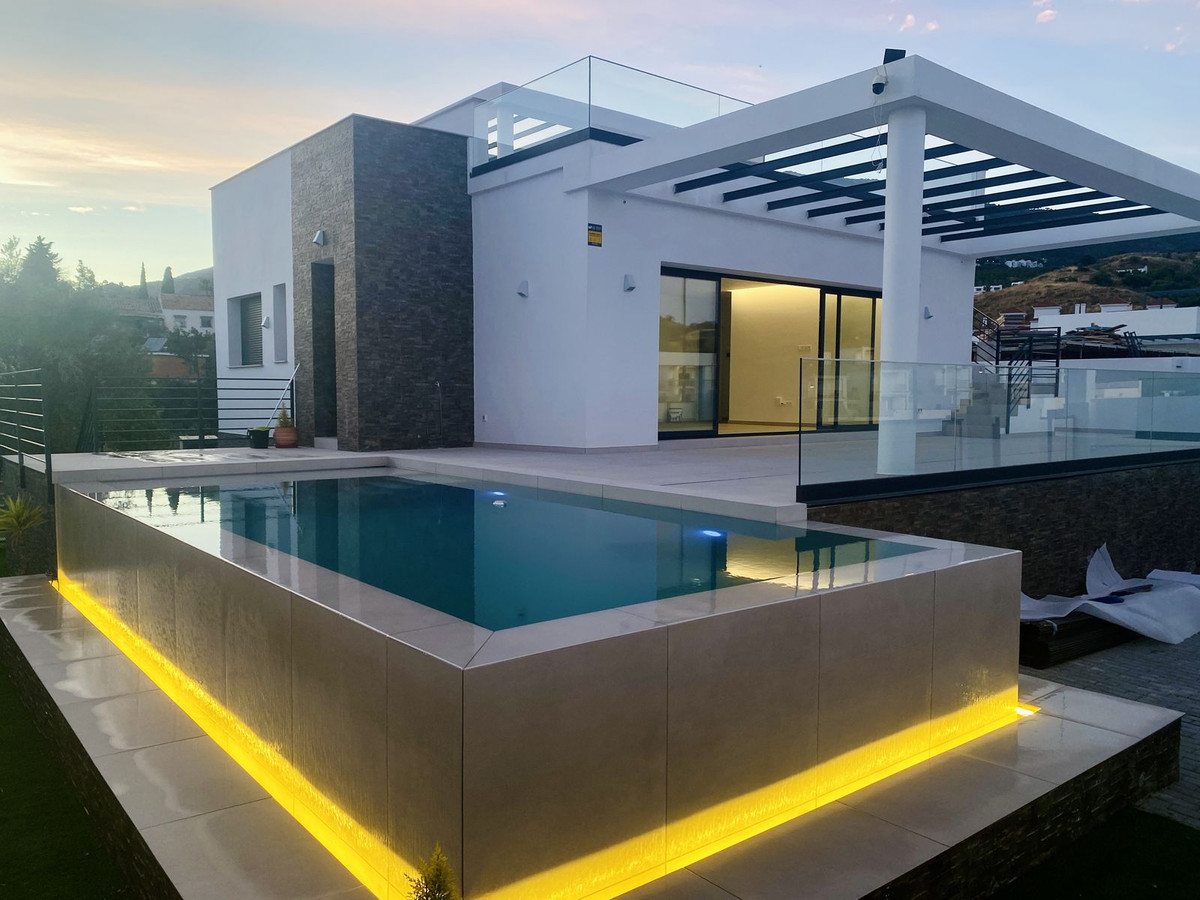 4 Bed Townhouse for sale in Mijas Costa Del Sol, Málaga, Spain
