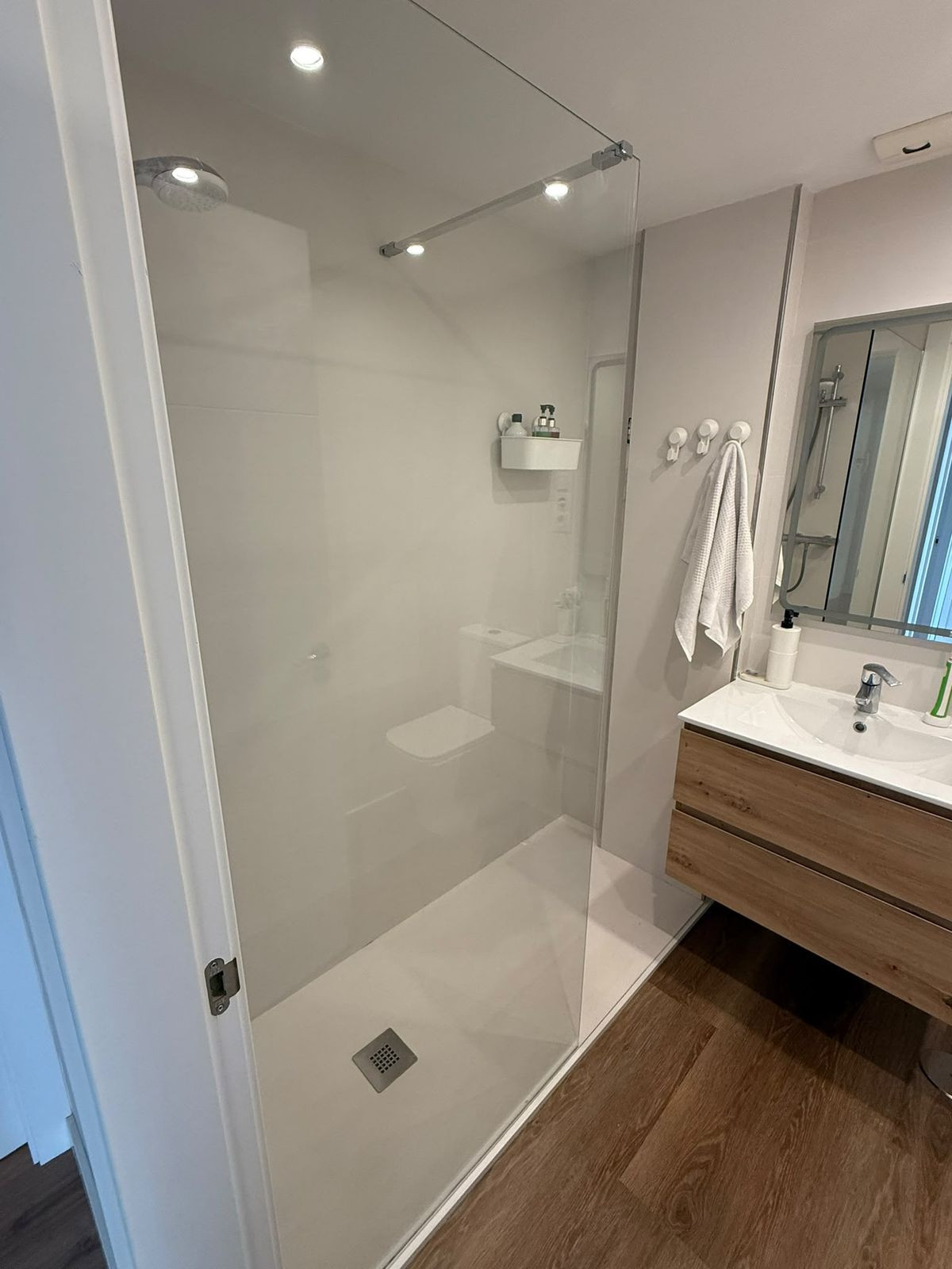Se vende Apartamento Planta Media de 3 dormitorios en Costa Del Sol, Málaga, España