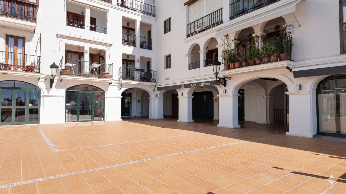 Commercial unit for sale in La Duquesa Costa Del Sol, Málaga, Spain