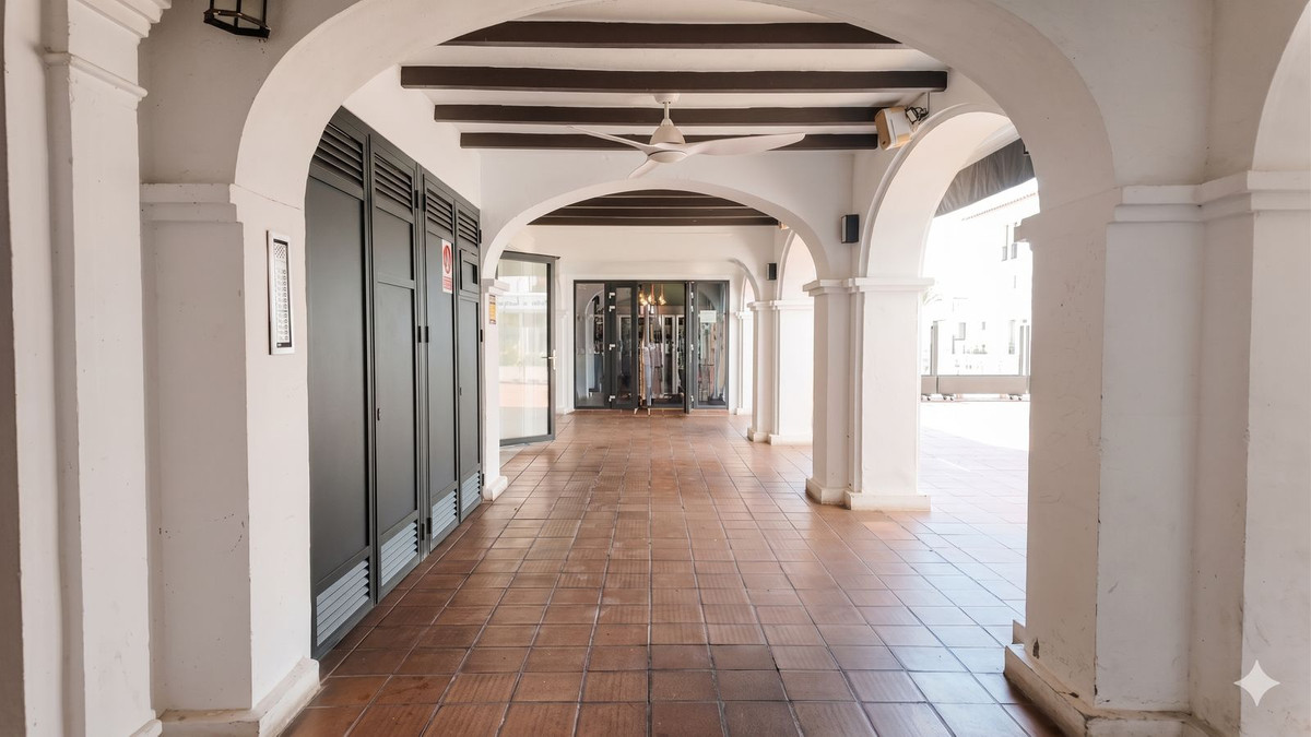 Commercial unit for sale in La Duquesa Costa Del Sol, Málaga, Spain