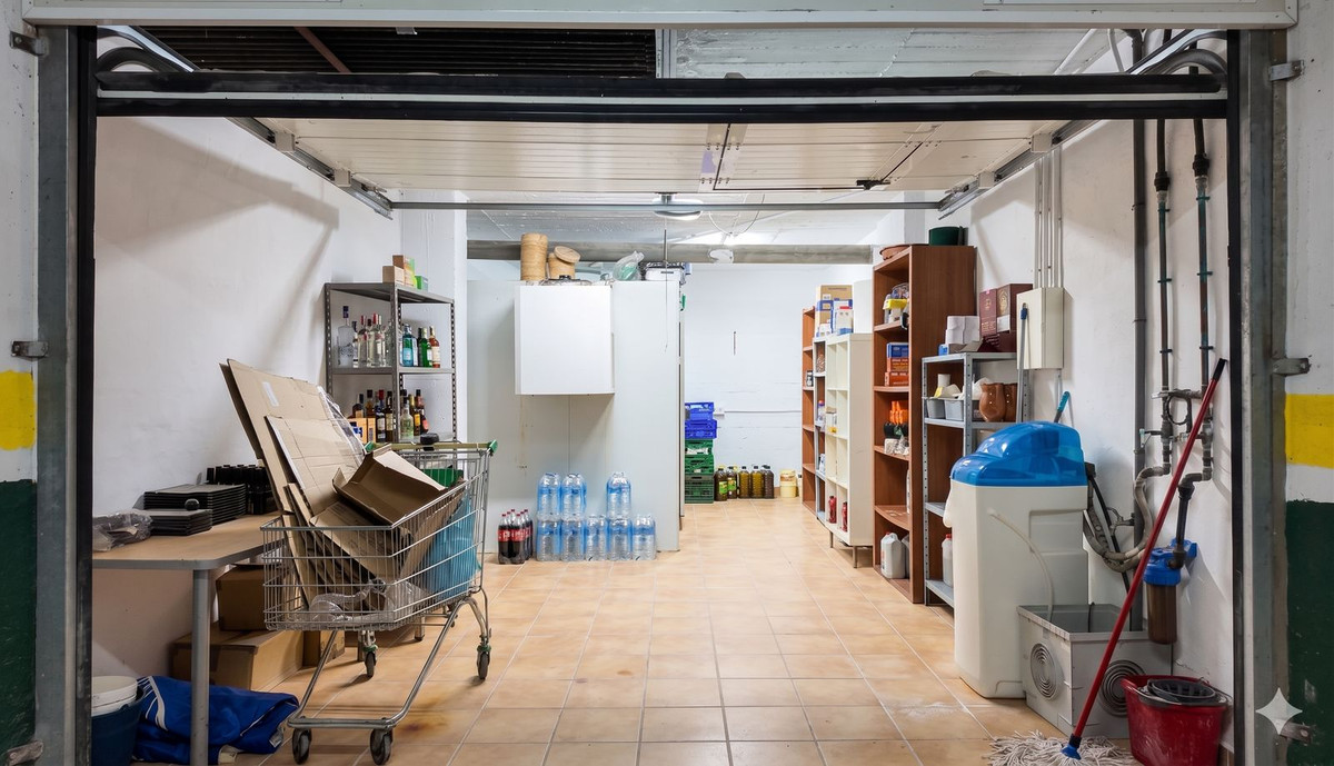 Commercial unit for sale in La Duquesa Costa Del Sol, Málaga, Spain