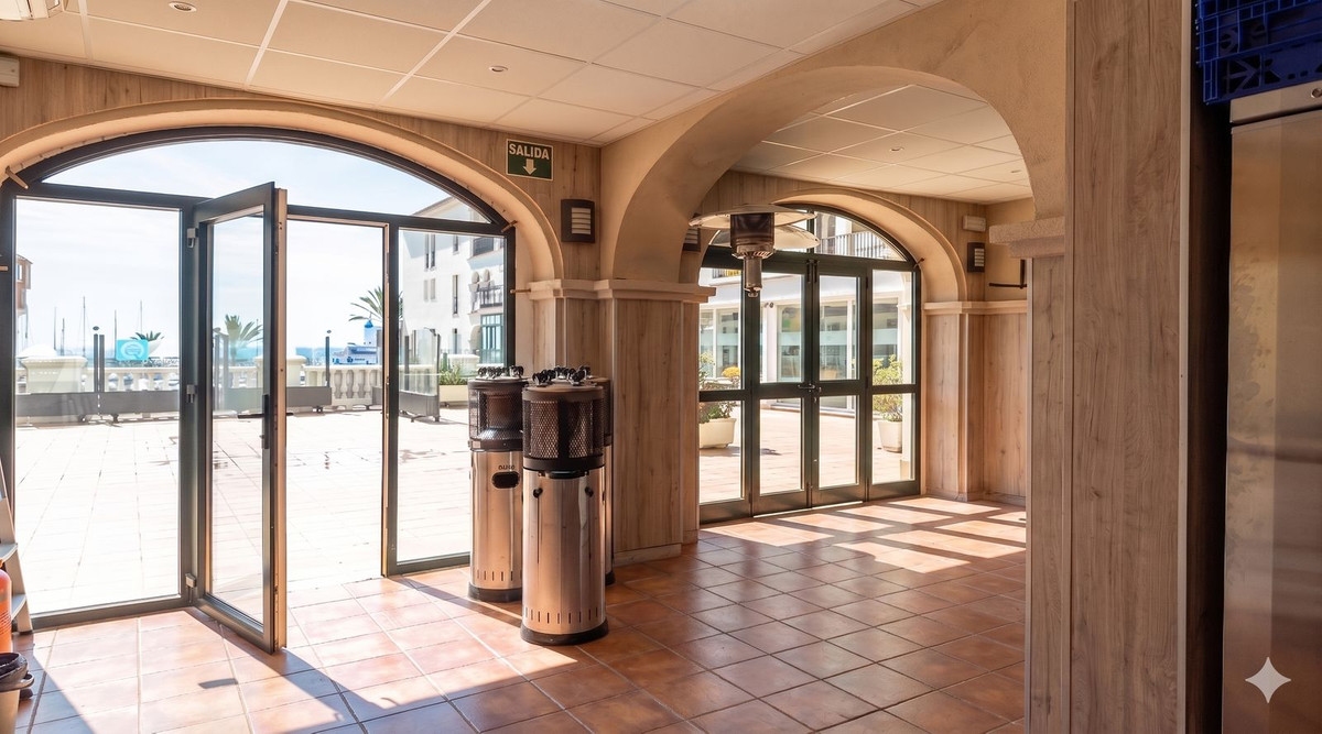 Commercial unit for sale in La Duquesa Costa Del Sol, Málaga, Spain