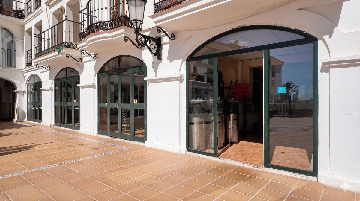 Commercial unit for sale in La Duquesa Costa Del Sol, Málaga, Spain