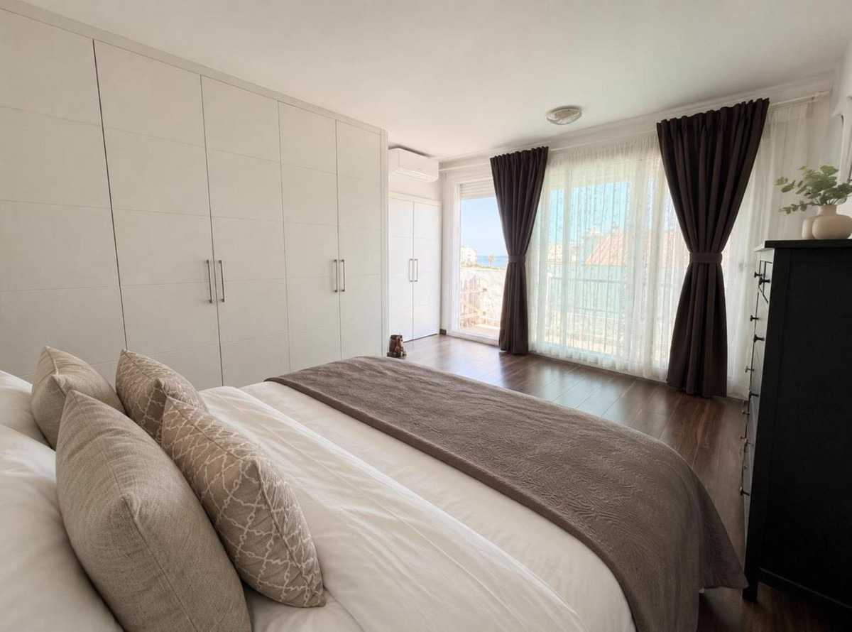 3 Bed Apartment for sale in Estepona Costa Del Sol, Málaga, Spain