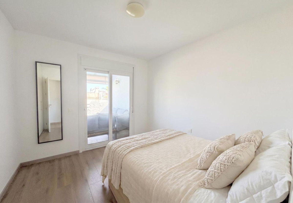 3 Bed Apartment for sale in Estepona Costa Del Sol, Málaga, Spain