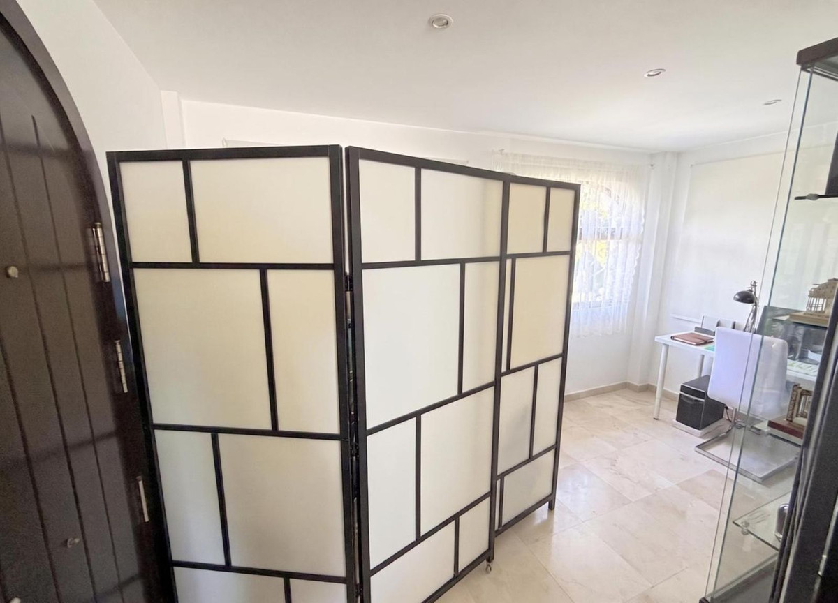 3 Bed Apartment for sale in Estepona Costa Del Sol, Málaga, Spain
