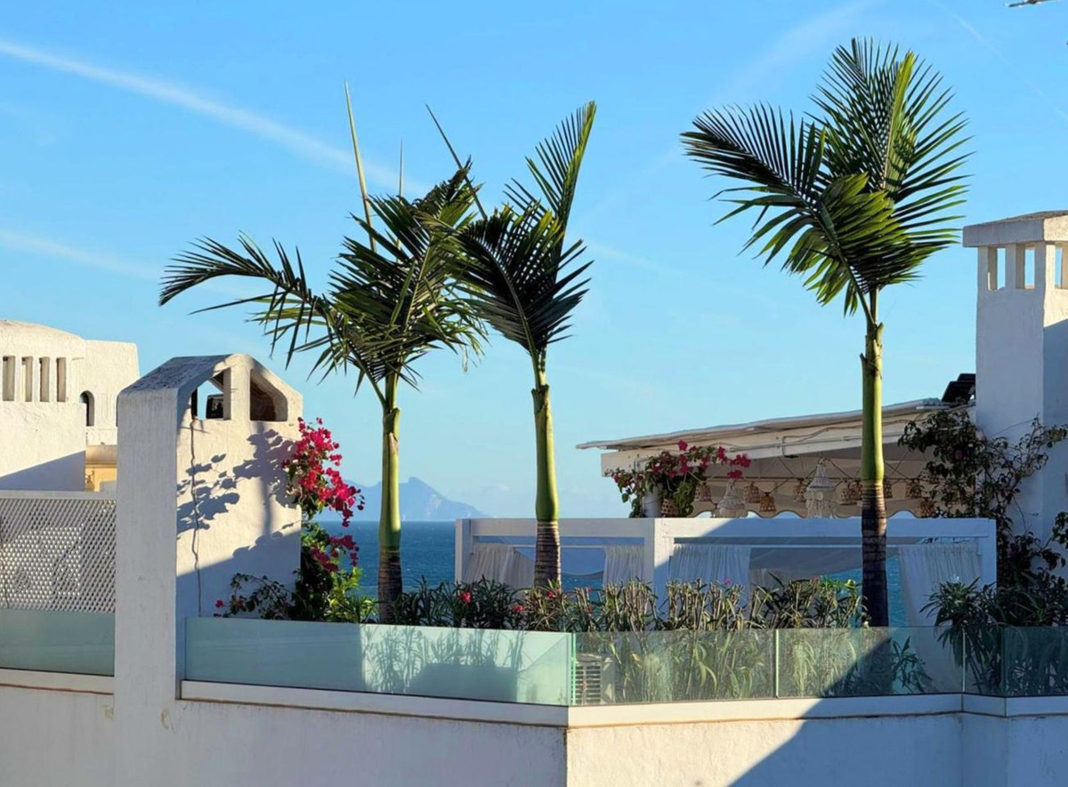 3 Bed Apartment for sale in Estepona Costa Del Sol, Málaga, Spain