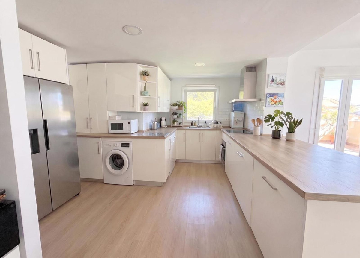 3 Bed Apartment for sale in Estepona Costa Del Sol, Málaga, Spain