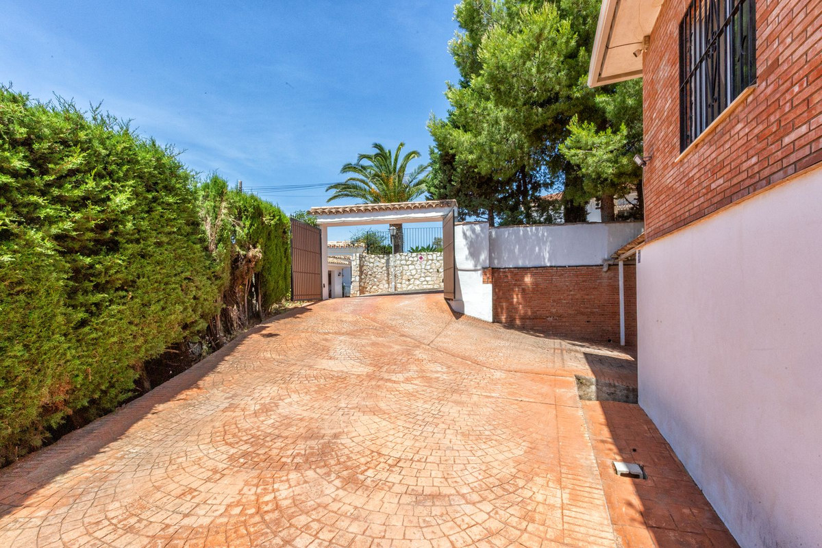 6 Bed Townhouse for sale in Mijas Costa Del Sol, Málaga, Spain