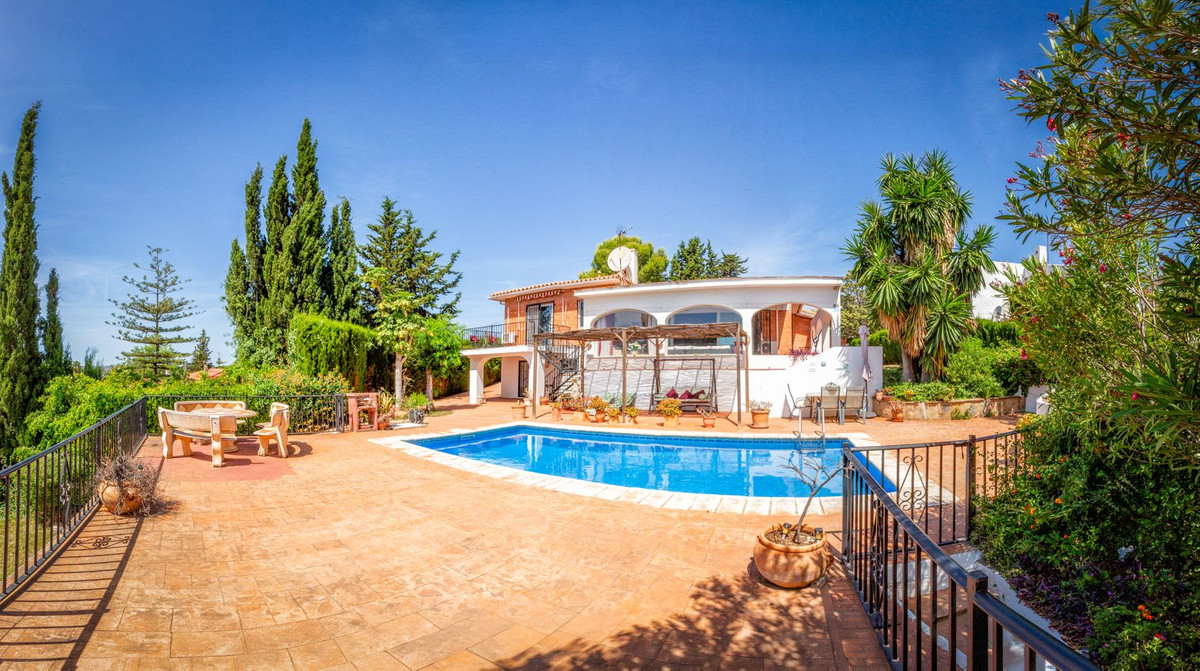 6 Bed Townhouse for sale in Mijas Costa Del Sol, Málaga, Spain