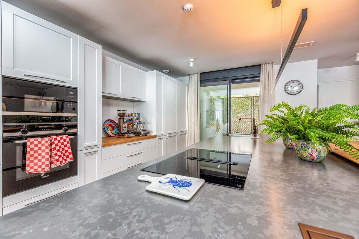 Se vende Apartamento Planta Baja de 3 dormitorios en Costa Del Sol, Málaga, España