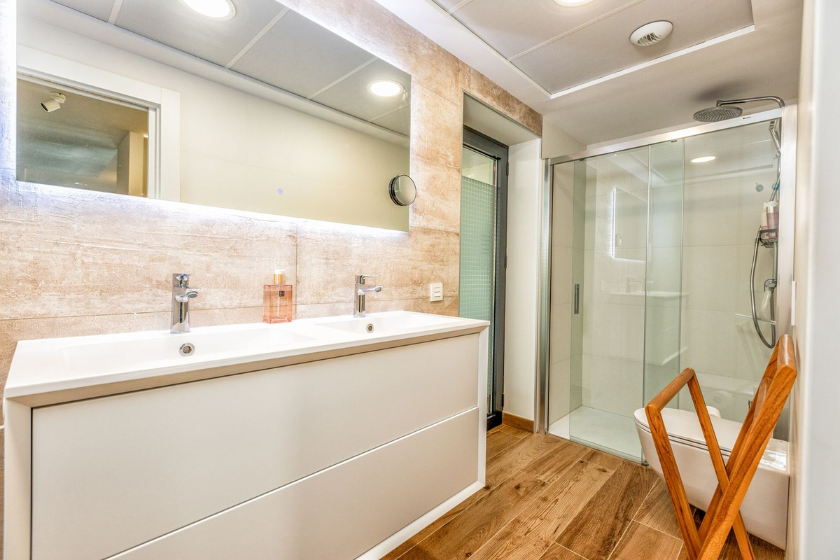 Se vende Apartamento Planta Baja de 3 dormitorios en Costa Del Sol, Málaga, España