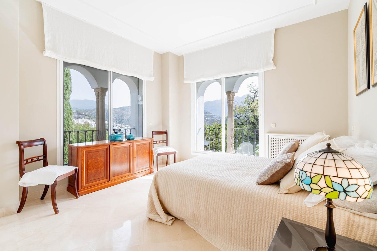 5 Bed Townhouse for sale in La Quinta Costa Del Sol, Málaga, Spain