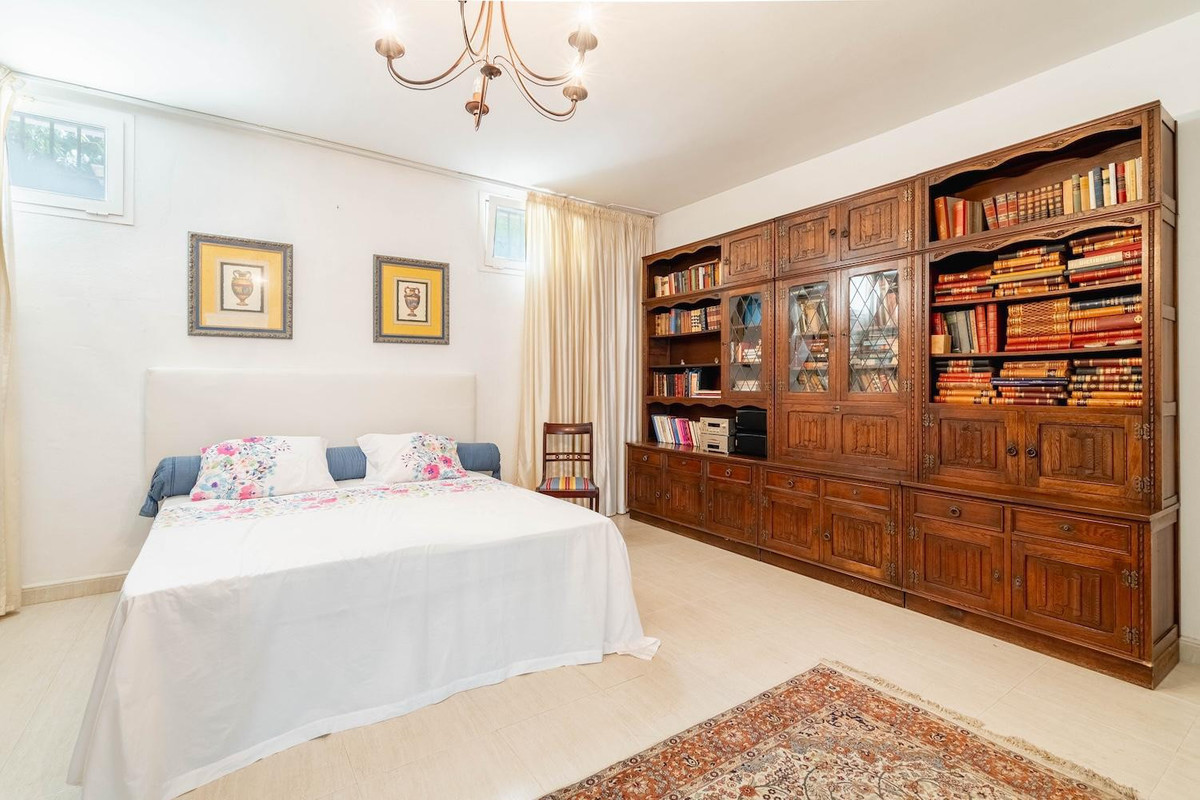 5 Bed Townhouse for sale in La Quinta Costa Del Sol, Málaga, Spain
