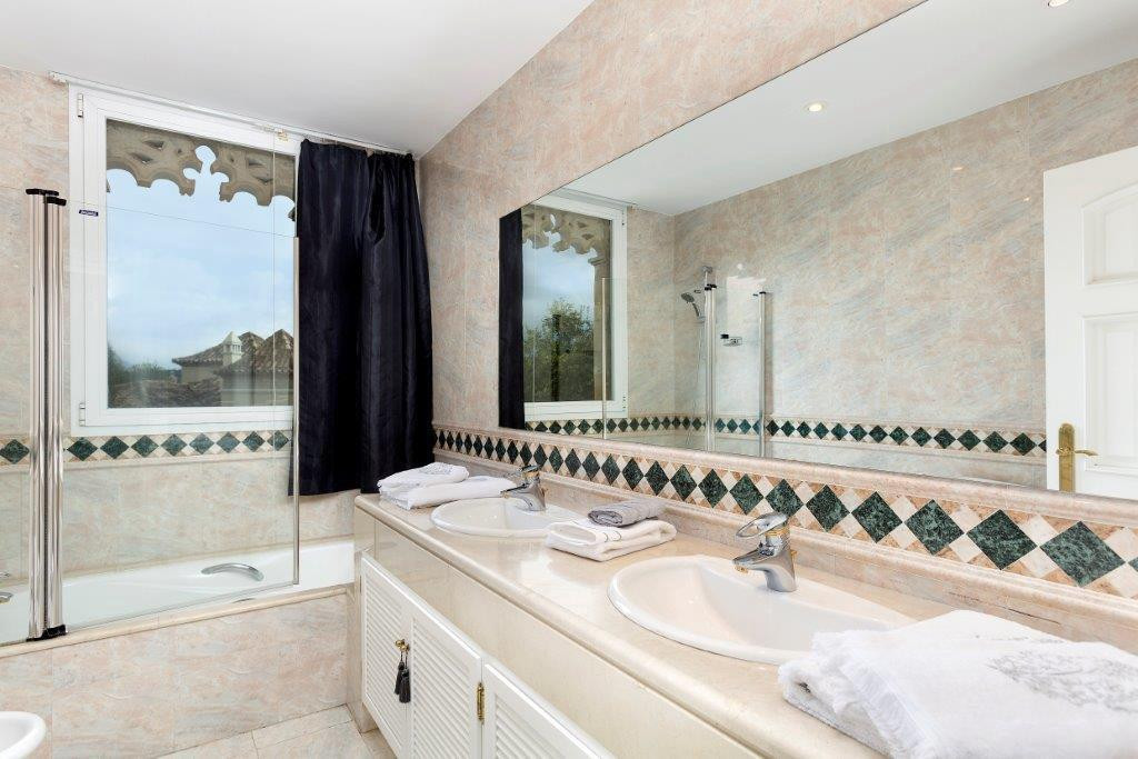 5 Bed Townhouse for sale in La Quinta Costa Del Sol, Málaga, Spain