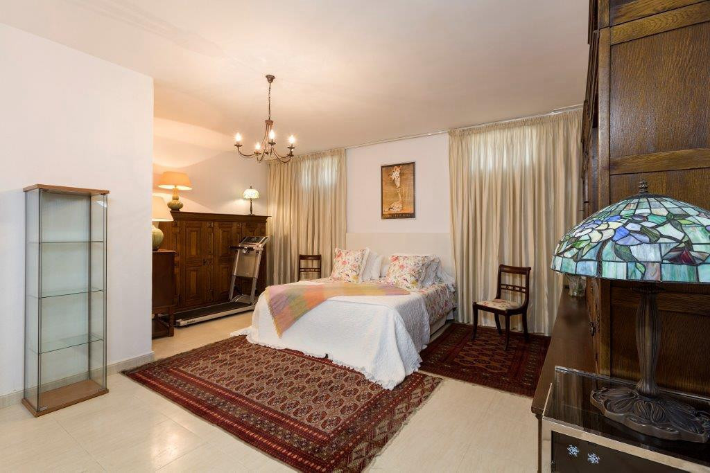 5 Bed Townhouse for sale in La Quinta Costa Del Sol, Málaga, Spain