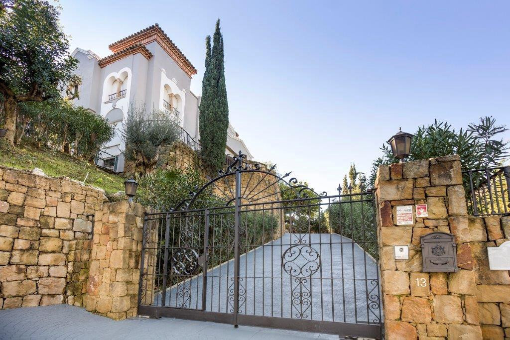 5 Bed Townhouse for sale in La Quinta Costa Del Sol, Málaga, Spain