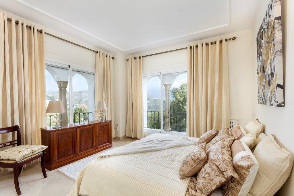 5 Bed Townhouse for sale in La Quinta Costa Del Sol, Málaga, Spain