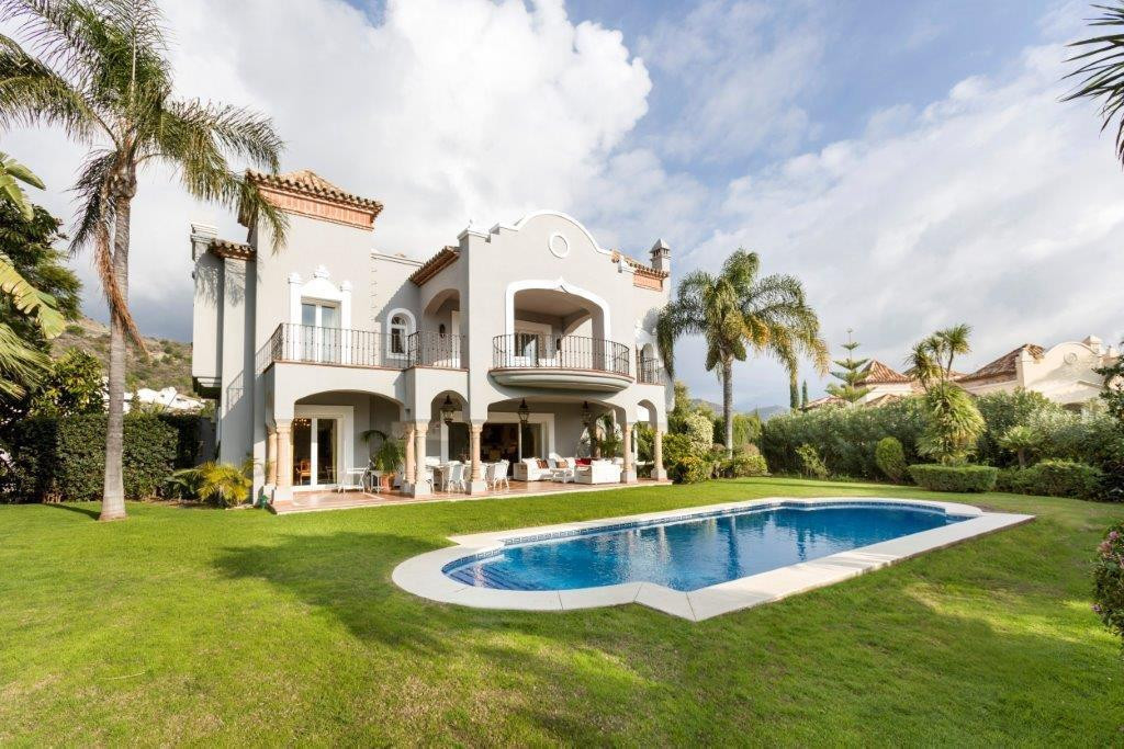 5 Bed Townhouse for sale in La Quinta Costa Del Sol, Málaga, Spain