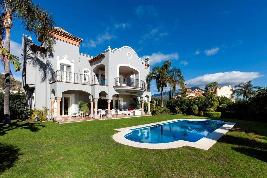5 Bed Townhouse for sale in La Quinta Costa Del Sol, Málaga, Spain