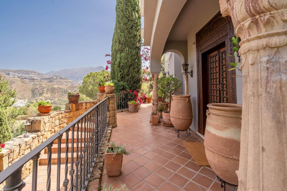 5 Bed Townhouse for sale in La Quinta Costa Del Sol, Málaga, Spain