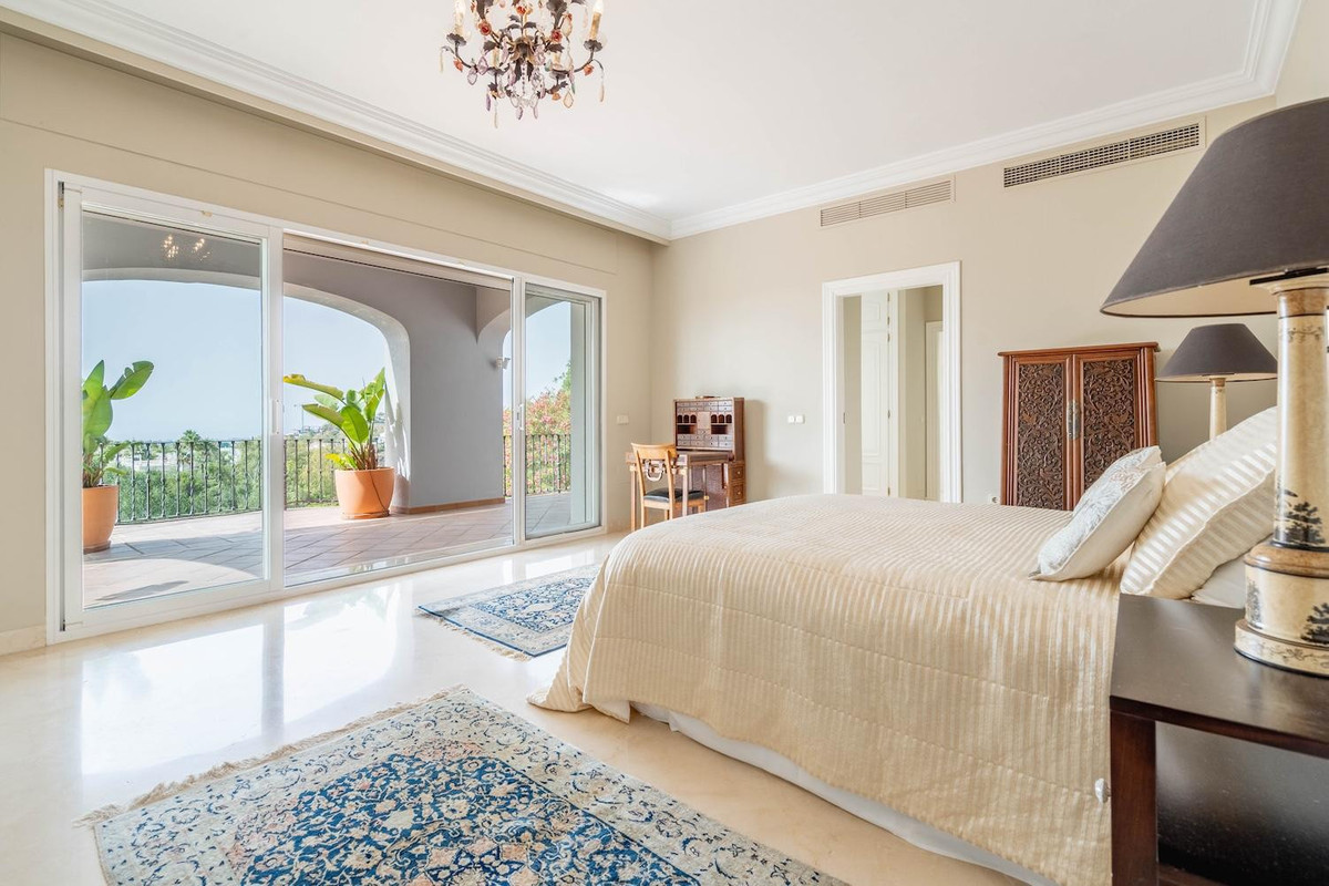 5 Bed Townhouse for sale in La Quinta Costa Del Sol, Málaga, Spain