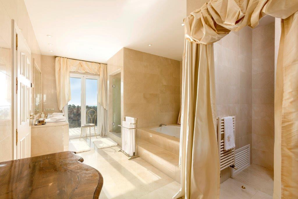 5 Bed Townhouse for sale in La Quinta Costa Del Sol, Málaga, Spain