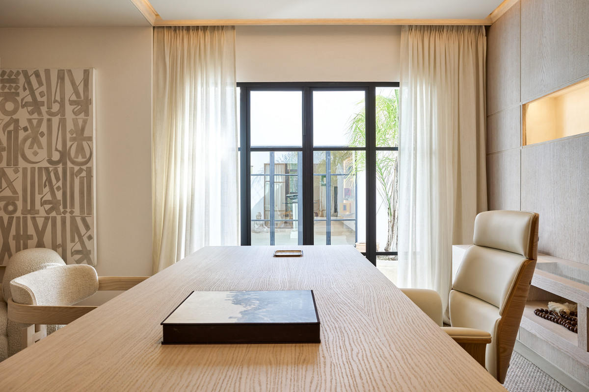 6 Bed Commercial unit for sale in Nueva Andalucía Costa Del Sol, Málaga, Spain