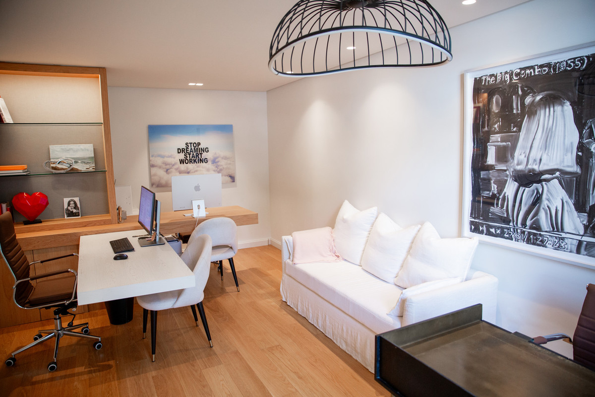 6 Bed Commercial unit for sale in Nueva Andalucía Costa Del Sol, Málaga, Spain