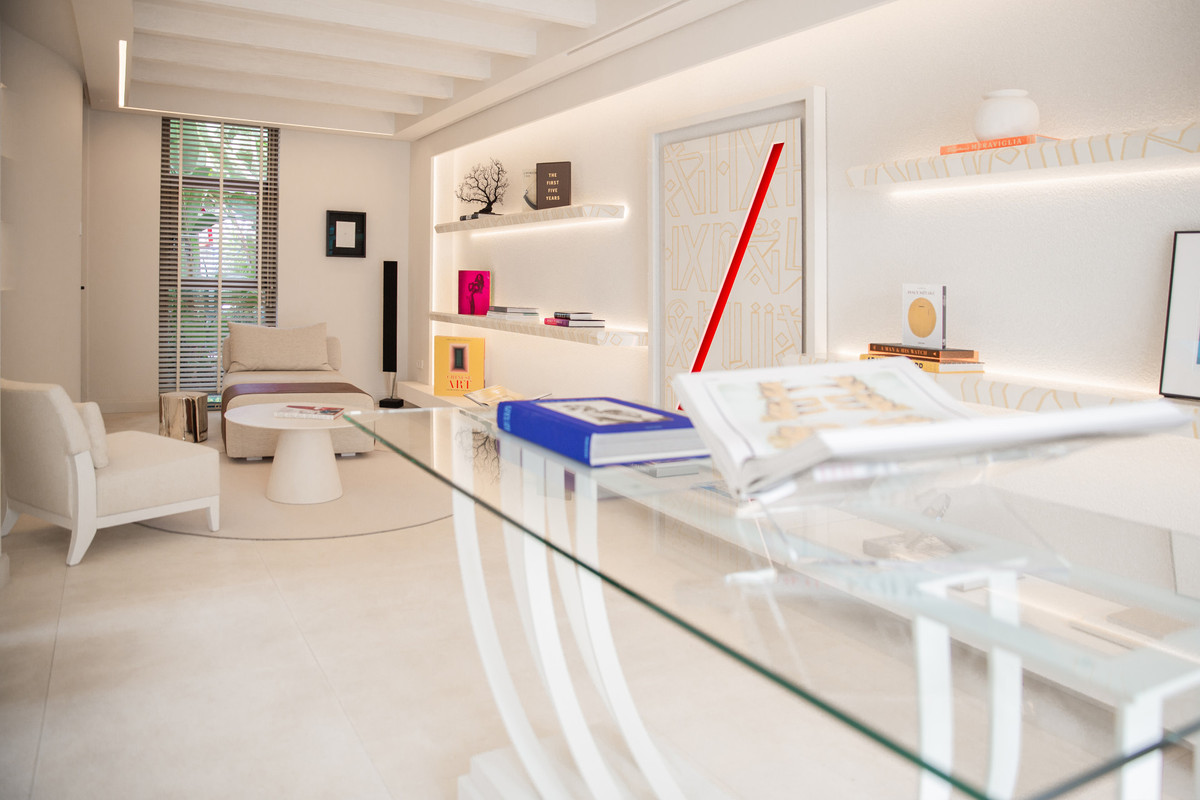 6 Bed Commercial unit for sale in Nueva Andalucía Costa Del Sol, Málaga, Spain