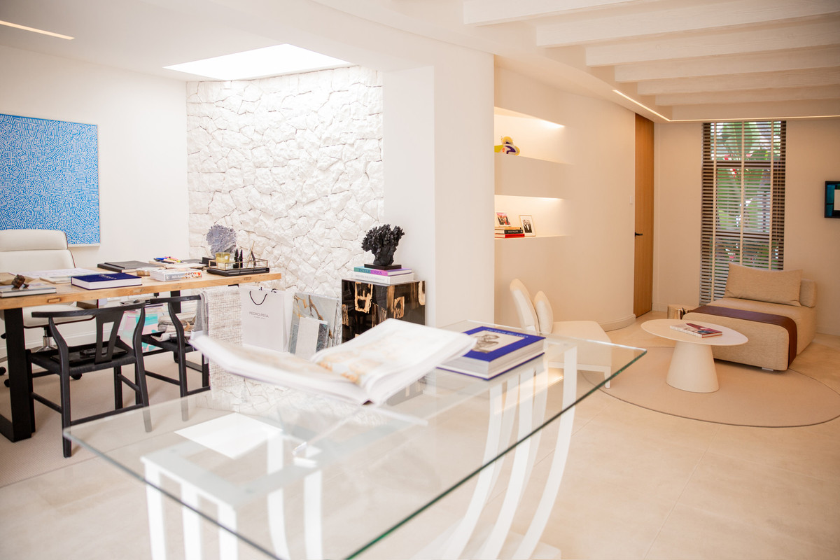 6 Bed Commercial unit for sale in Nueva Andalucía Costa Del Sol, Málaga, Spain