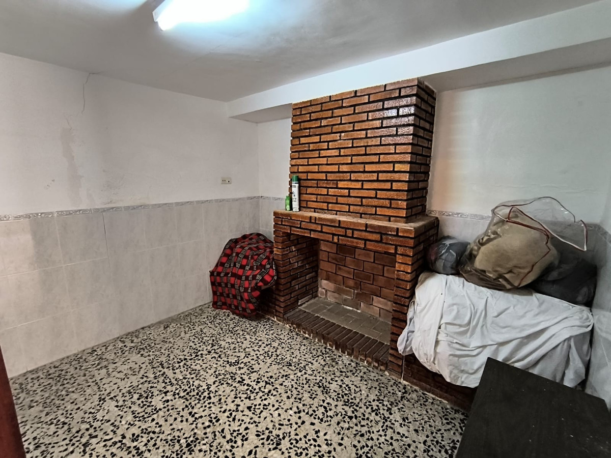 6 Bed Townhouse for sale in Pinoso Costa Blanca, Alicante, Spain