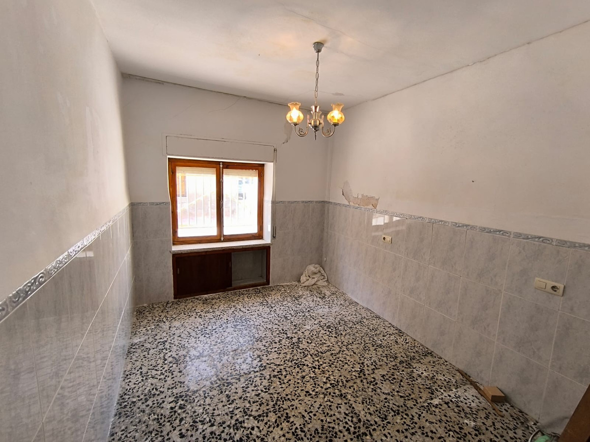 6 Bed Townhouse for sale in Pinoso Costa Blanca, Alicante, Spain