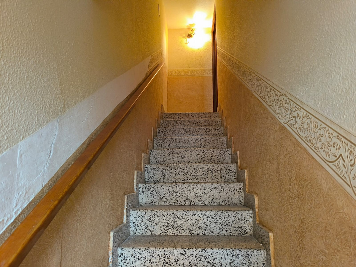 6 Bed Townhouse for sale in Pinoso Costa Blanca, Alicante, Spain