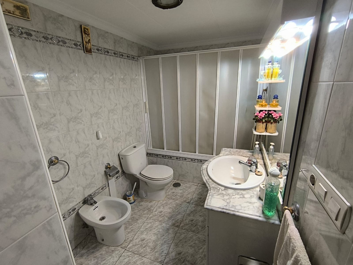6 Bed Townhouse for sale in Pinoso Costa Blanca, Alicante, Spain