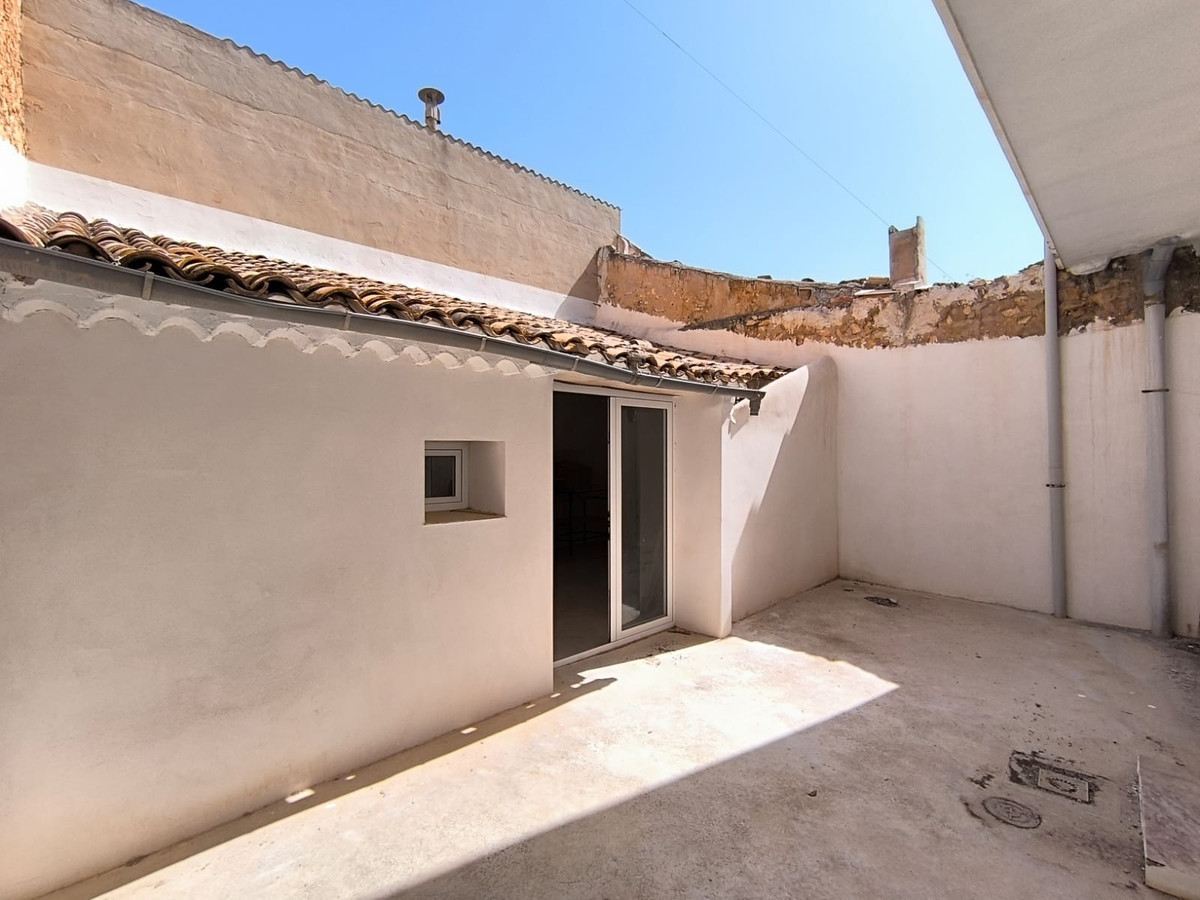 6 Bed Townhouse for sale in Pinoso Costa Blanca, Alicante, Spain