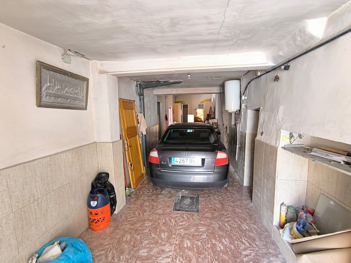 6 Bed Townhouse for sale in Pinoso Costa Blanca, Alicante, Spain