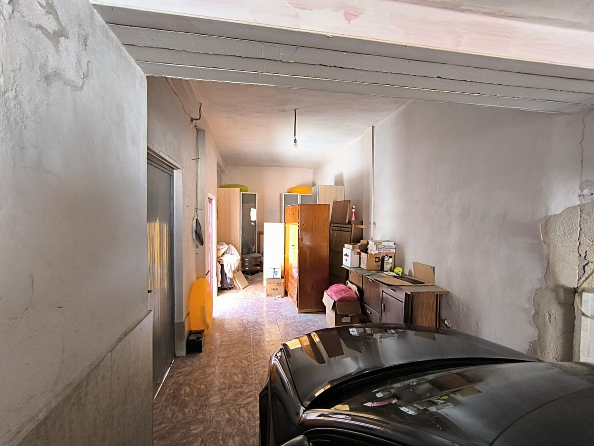 6 Bed Townhouse for sale in Pinoso Costa Blanca, Alicante, Spain
