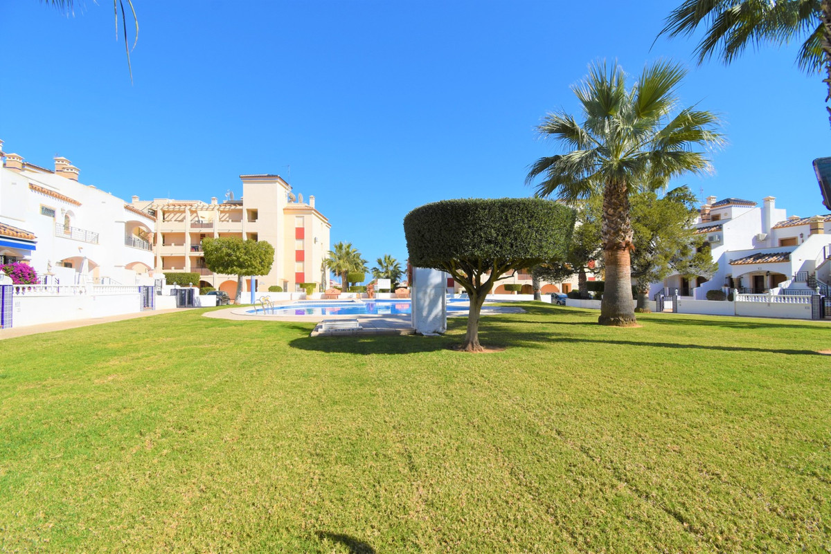 Se vende Apartamento Planta Baja de 2 dormitorios en Costa Blanca, Alicante, España