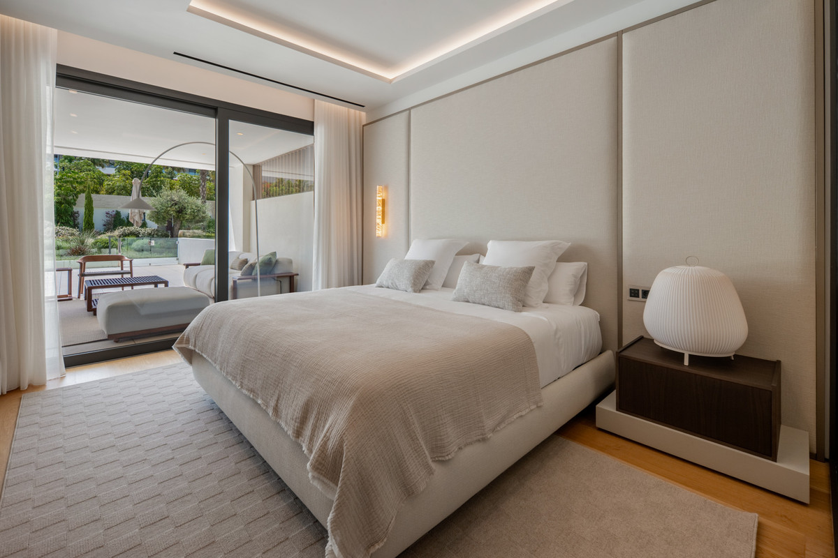 4 Bed Apartment for sale in The Golden Mile Costa Del Sol, Málaga, Spain