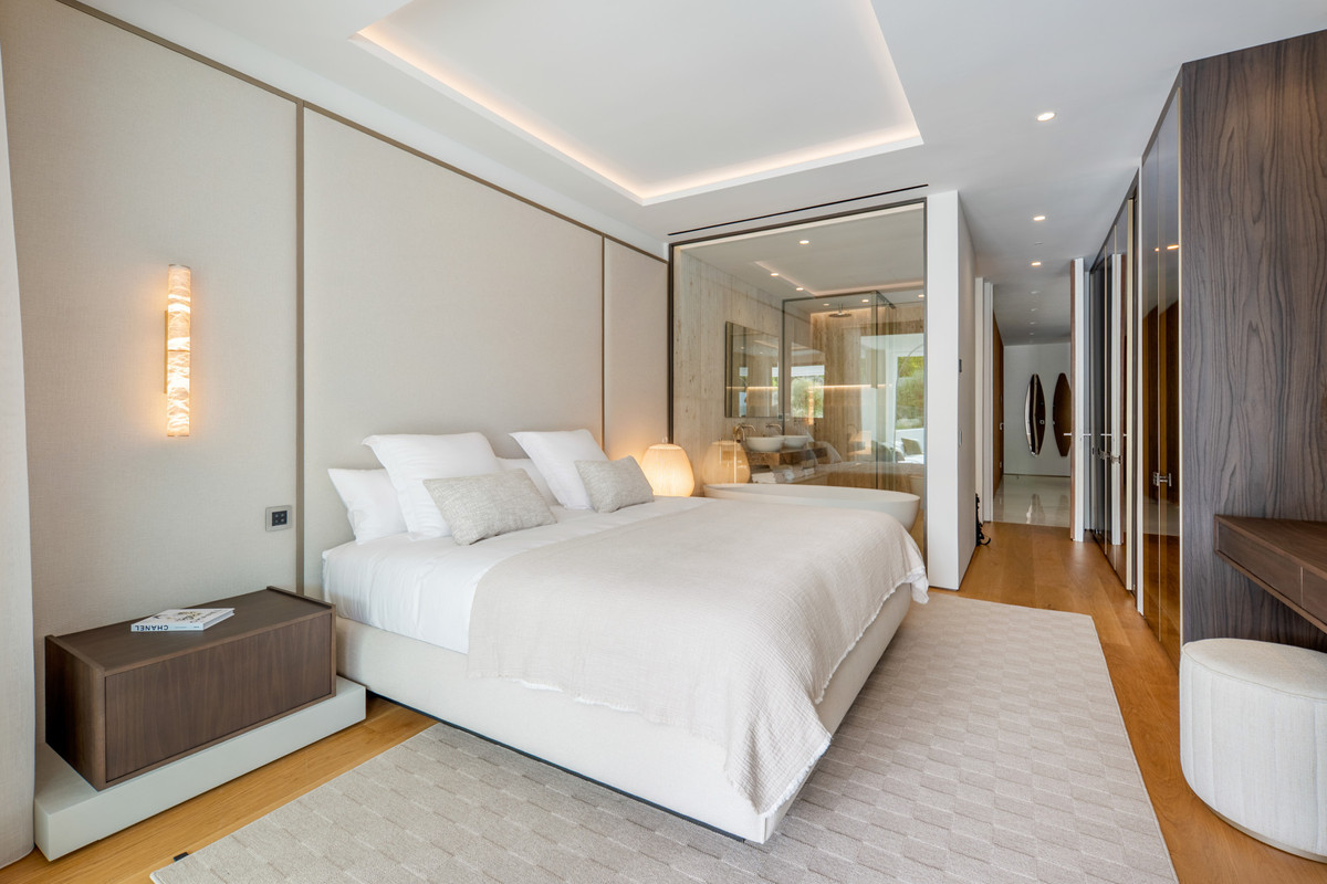 4 Bed Apartment for sale in The Golden Mile Costa Del Sol, Málaga, Spain