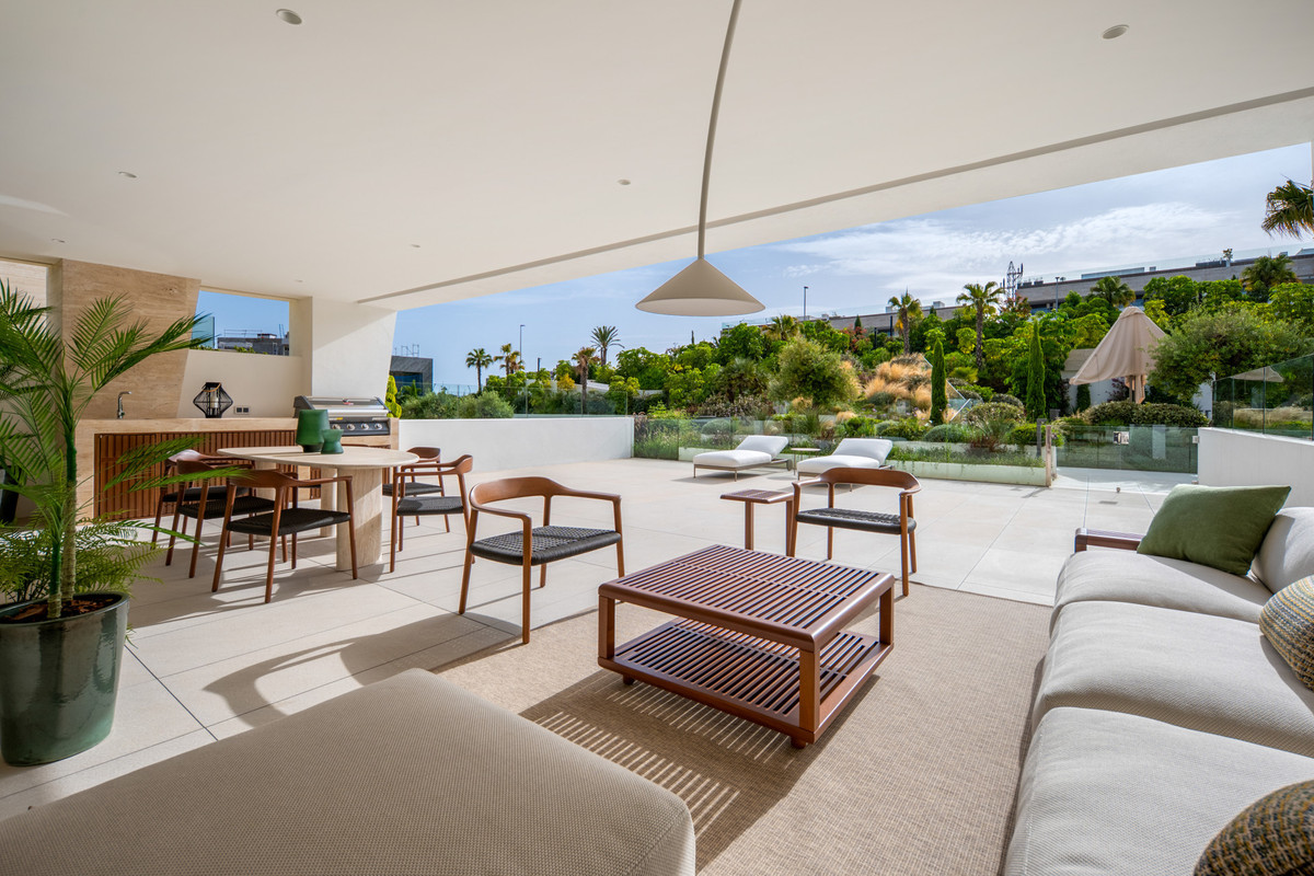 4 Bed Apartment for sale in The Golden Mile Costa Del Sol, Málaga, Spain