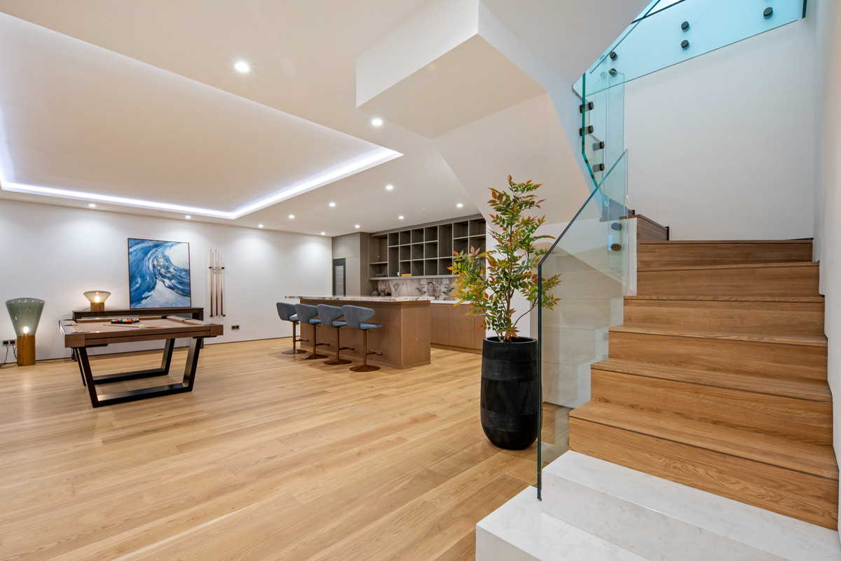 4 Bed Apartment for sale in The Golden Mile Costa Del Sol, Málaga, Spain