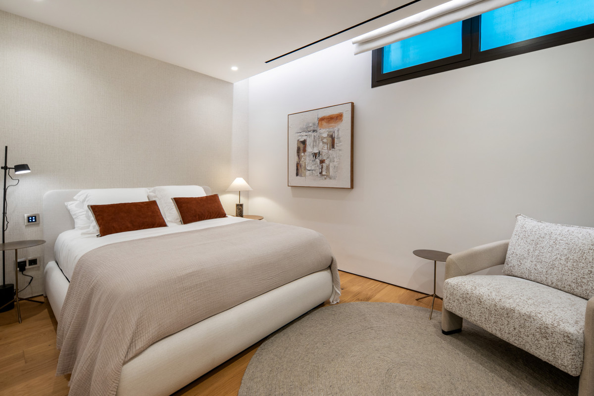 4 Bed Apartment for sale in The Golden Mile Costa Del Sol, Málaga, Spain