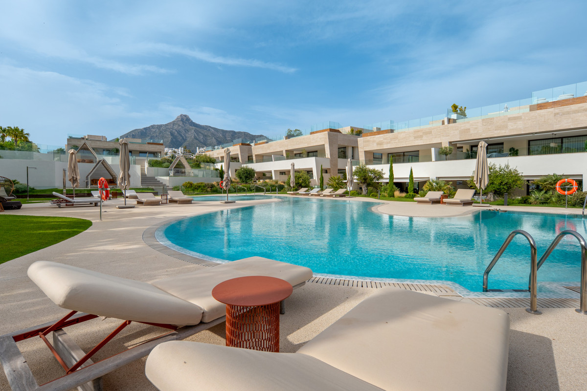 4 Bed Apartment for sale in The Golden Mile Costa Del Sol, Málaga, Spain