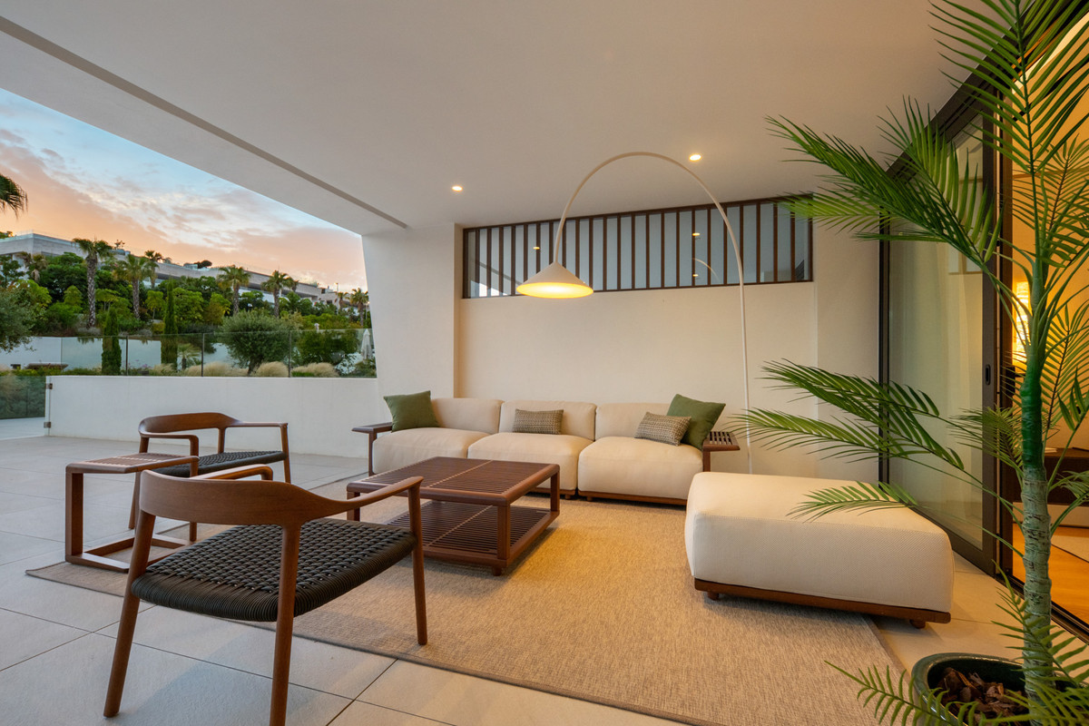4 Bed Apartment for sale in The Golden Mile Costa Del Sol, Málaga, Spain