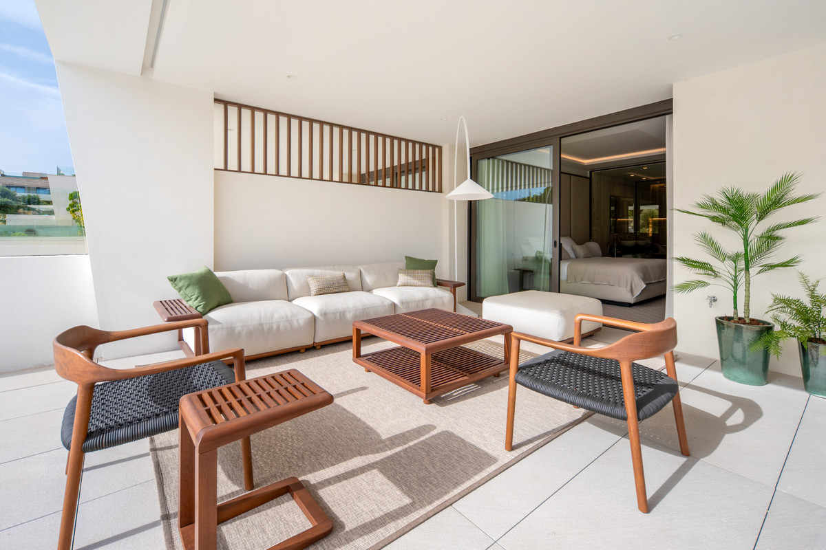 4 Bed Apartment for sale in The Golden Mile Costa Del Sol, Málaga, Spain
