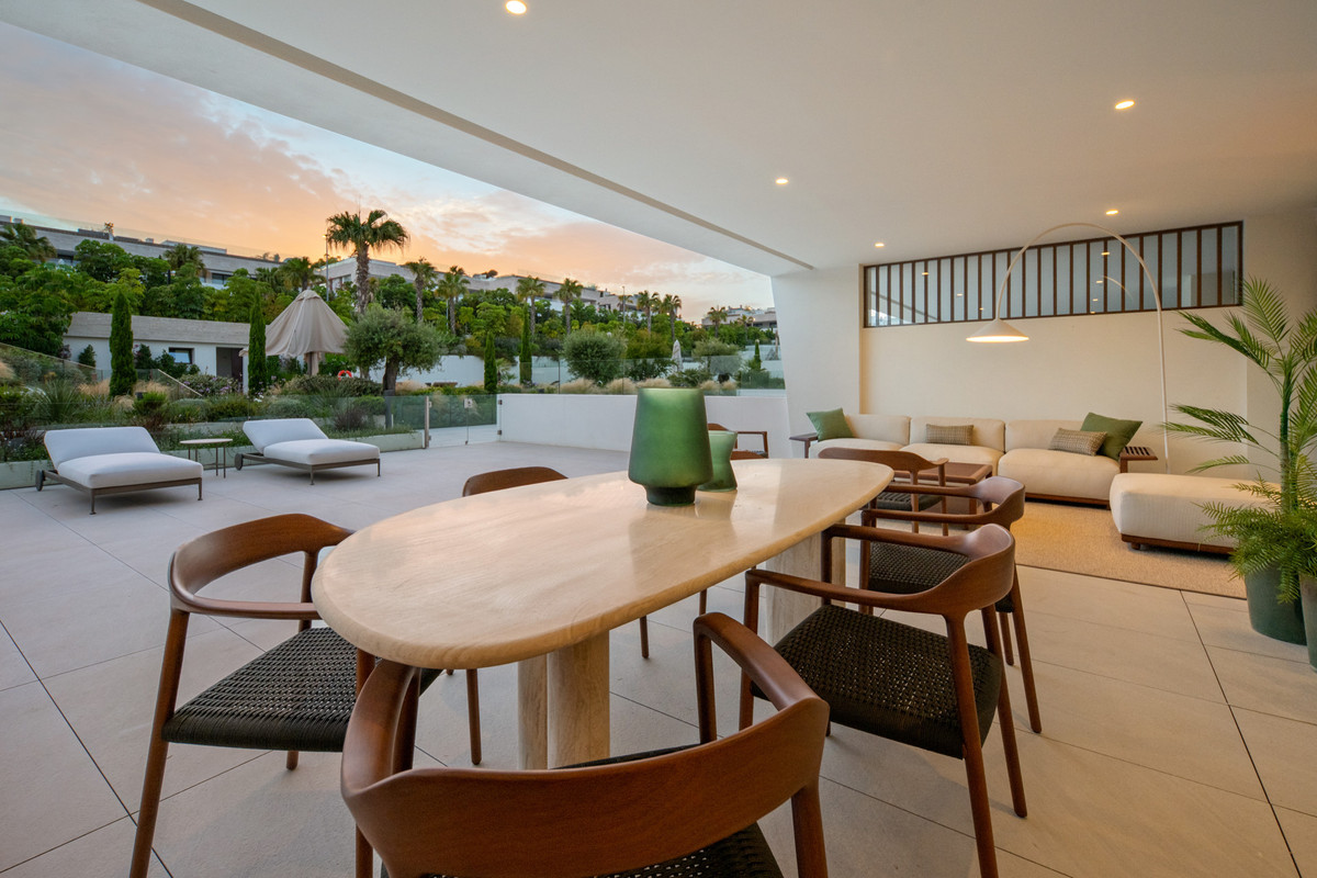 4 Bed Apartment for sale in The Golden Mile Costa Del Sol, Málaga, Spain